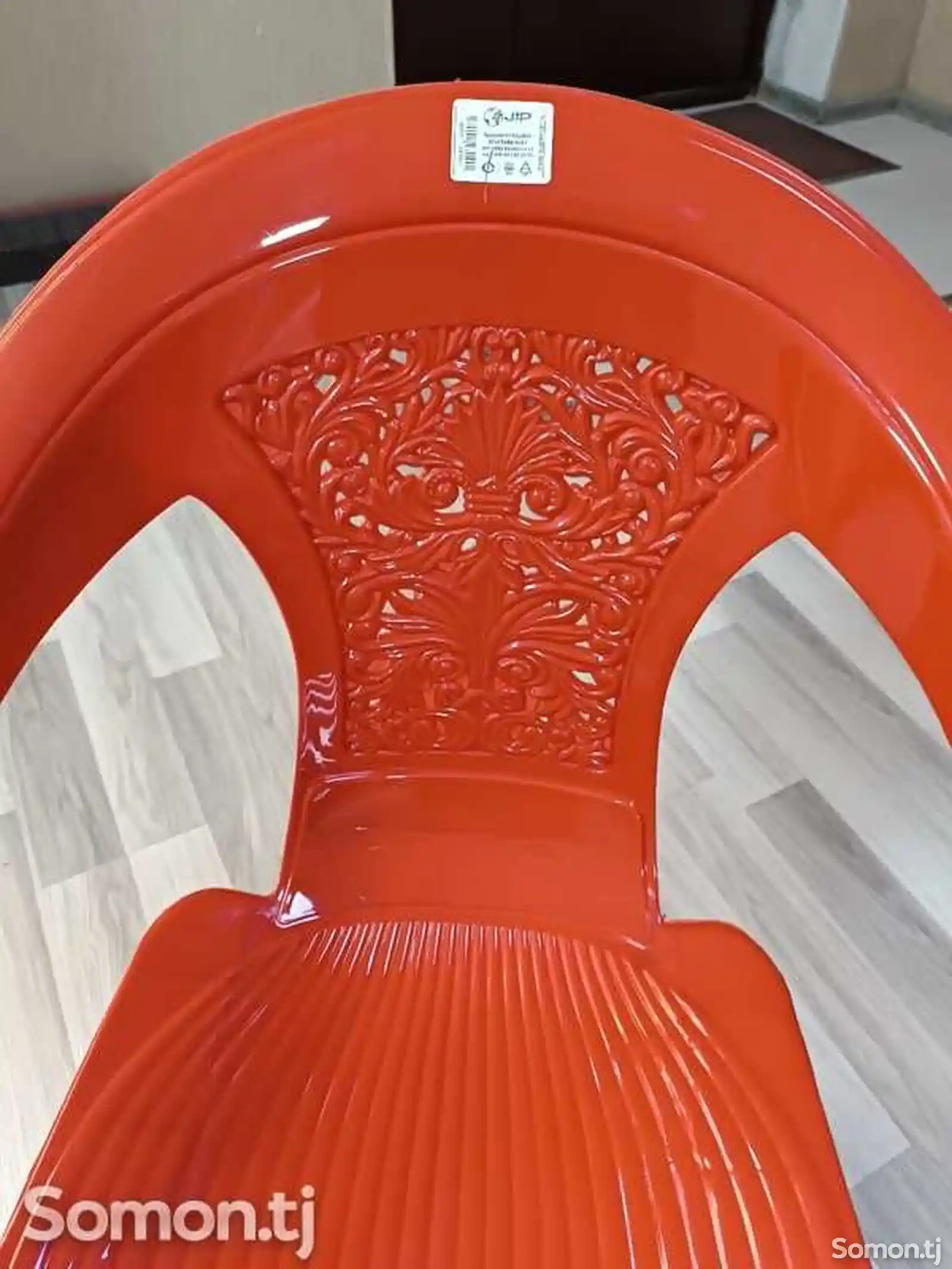 Пластмассовый стул-3