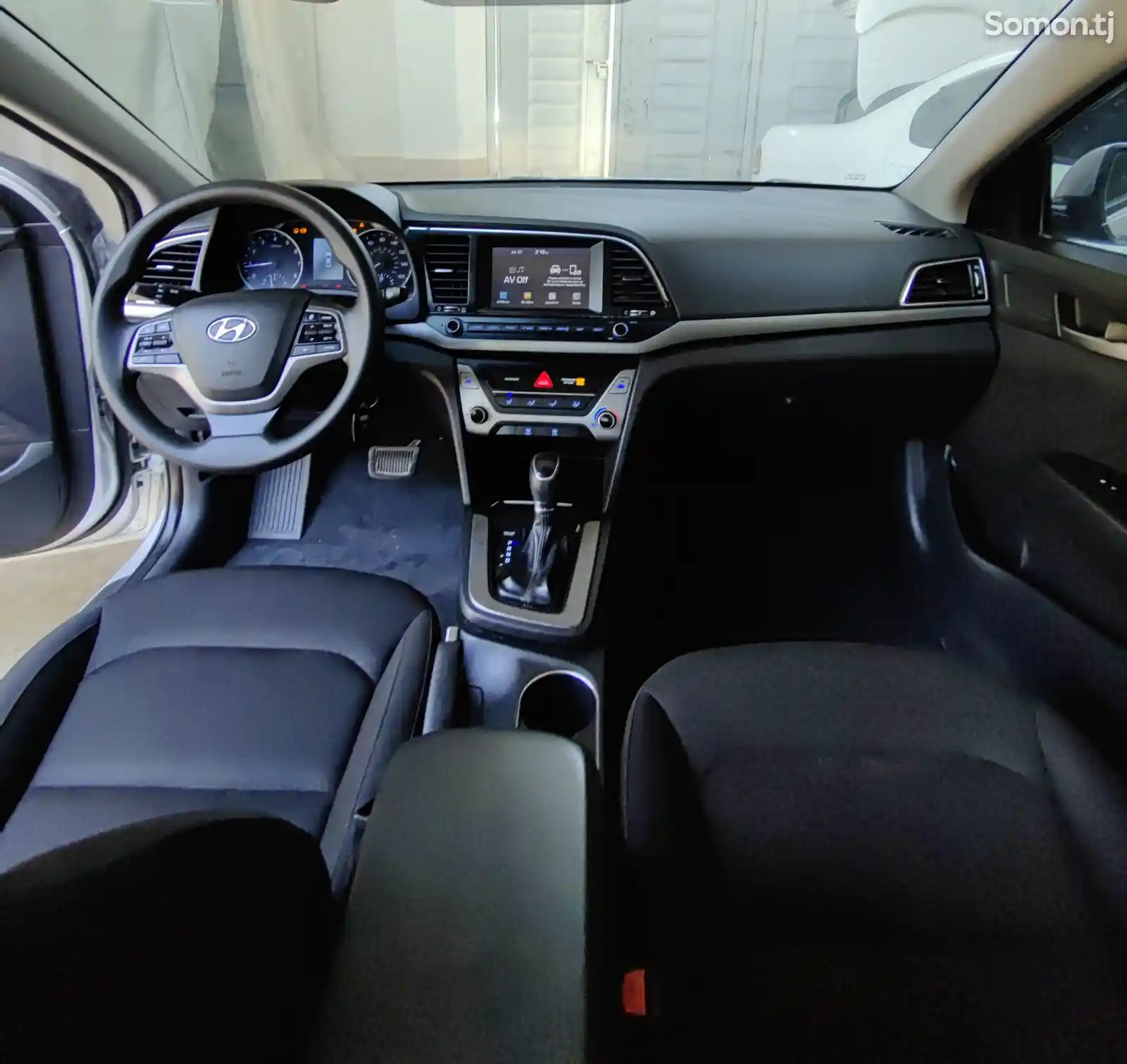 Hyundai Elantra, 2018-8