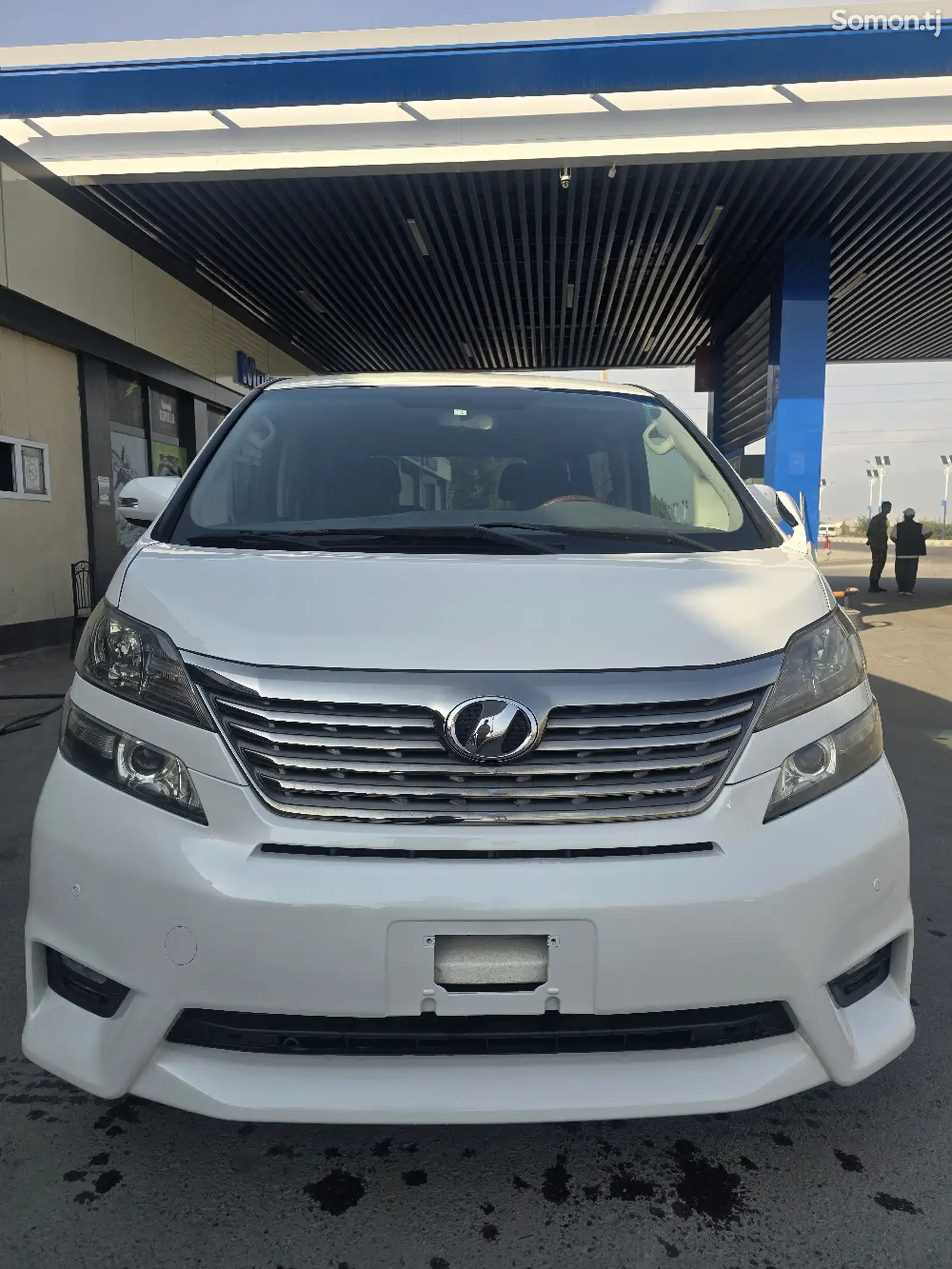 Toyota Vellfire, 2010-7