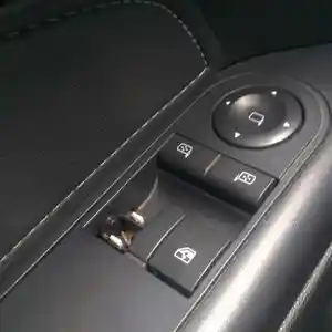 Кнопка стеклоподъемников Opel Astra H
