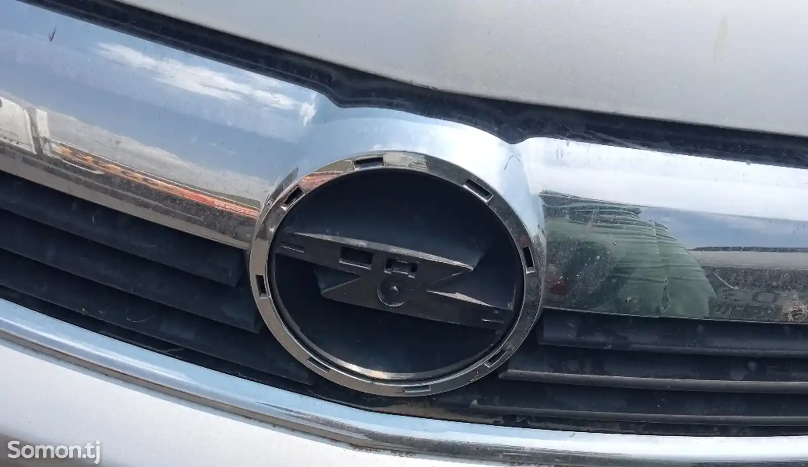 Знак облицовки от Opel Zafira B