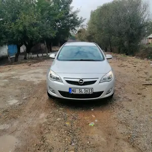 Opel Astra J, 2011