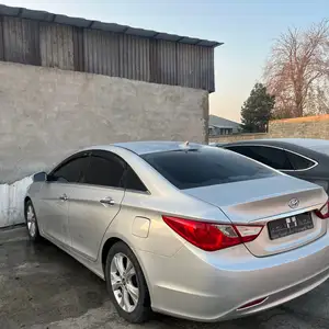 Hyundai Sonata, 2011