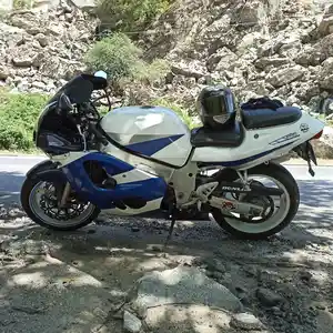 Мотоцикл Suzuki GSX 600r