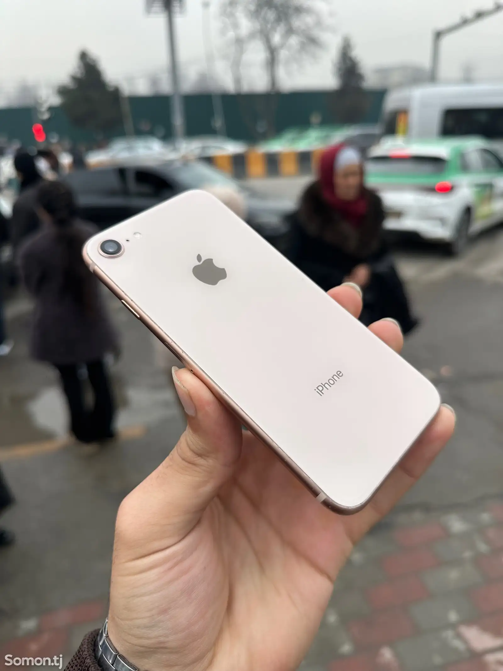 Apple iPhone 8, 64 gb, Gold-1