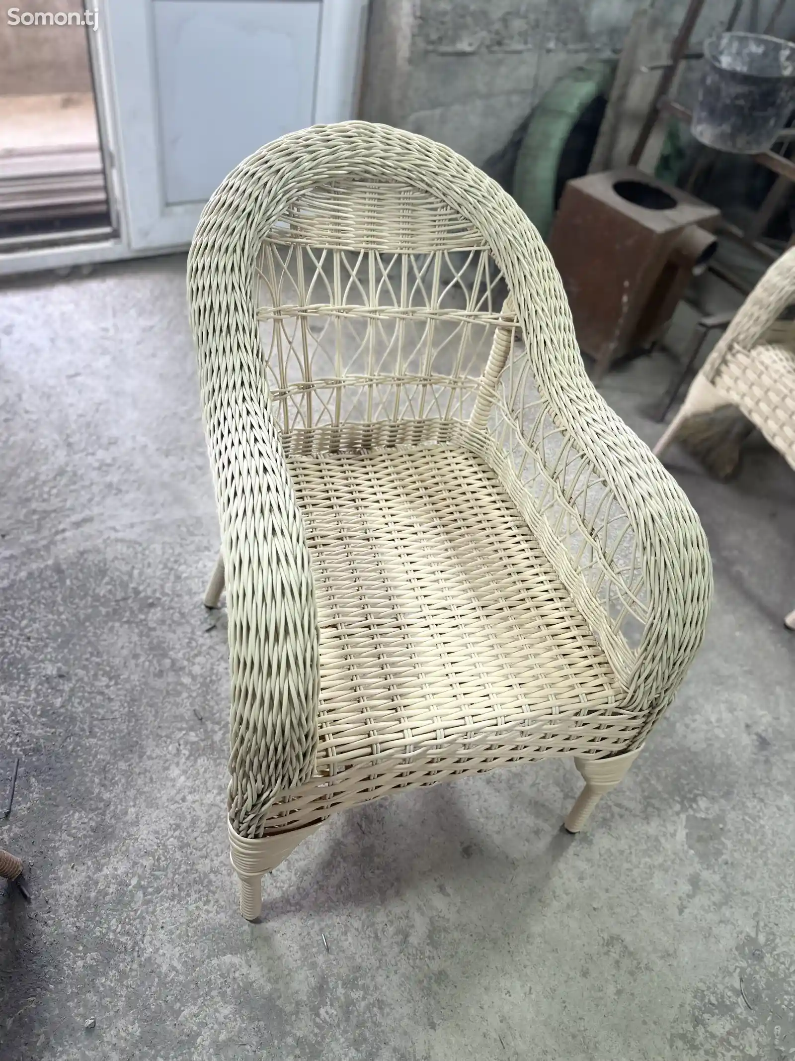 Плетённые стол и стулья из ротанга-12