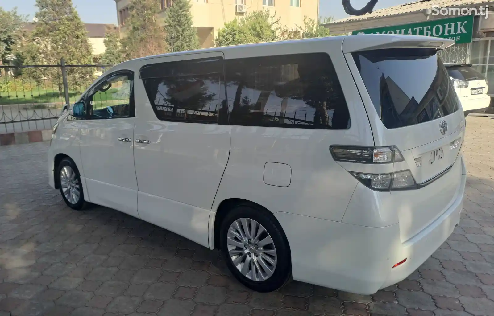 Toyota Vellfire, 2010-3