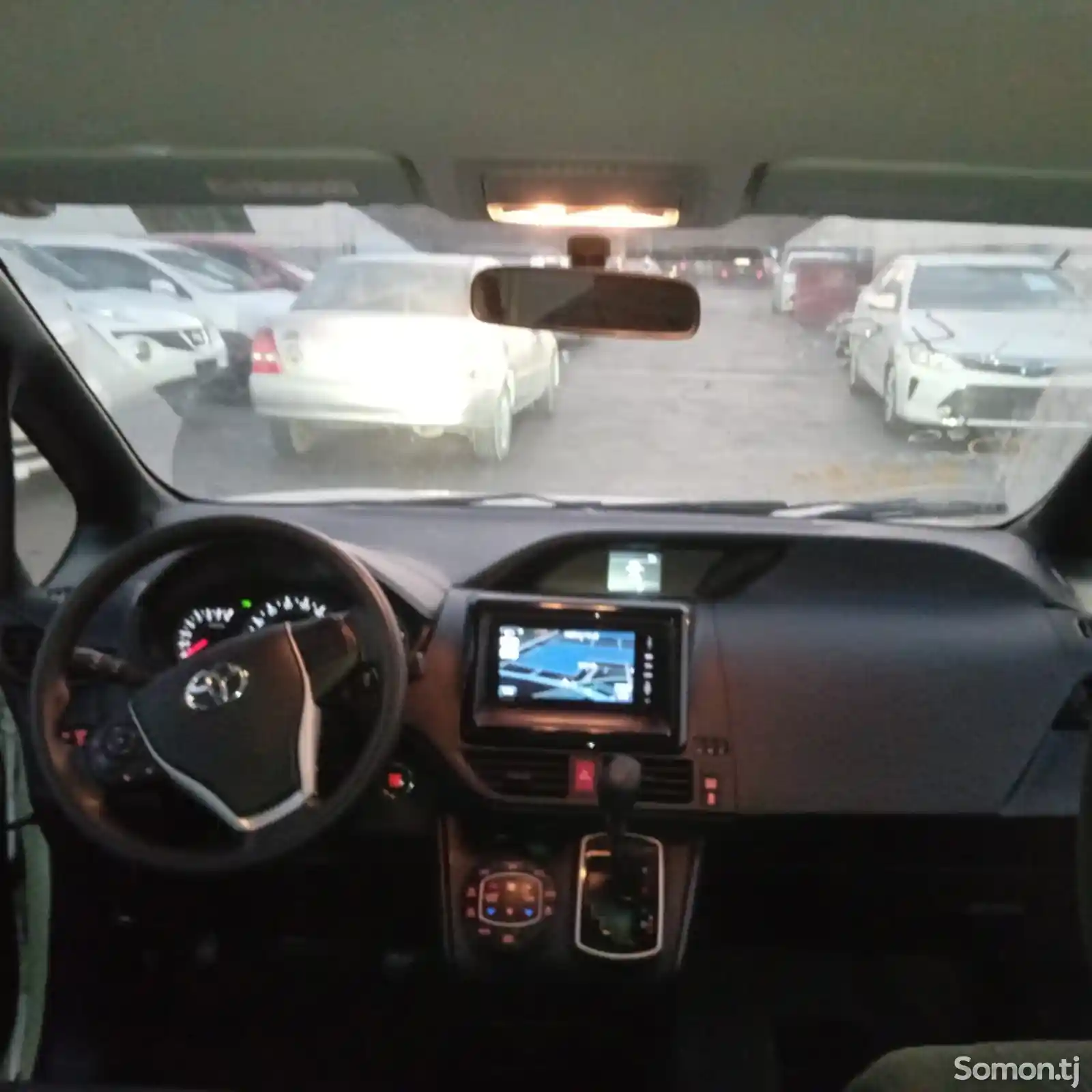 Toyota Voxy, 2014-8