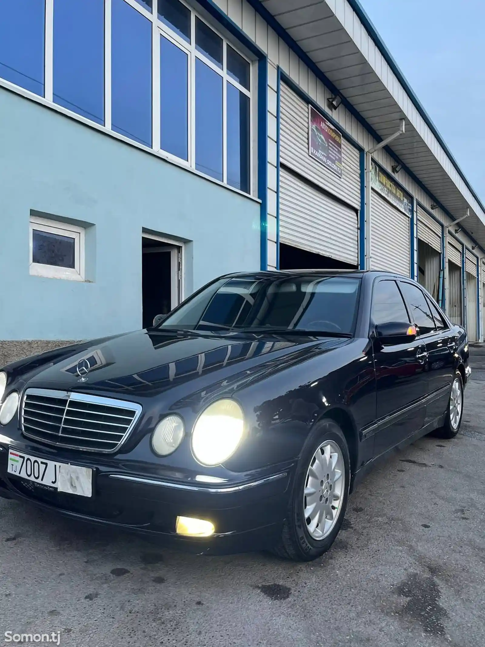 Mercedes-Benz E class, 2002-3