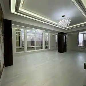 3-комн. квартира, 13 этаж, 130 м², Овир