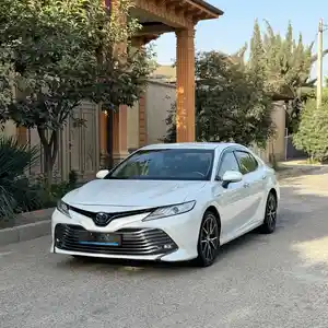 Toyota Camry, 2018