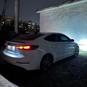 Hyundai Elantra, 2017