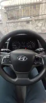 Hyundai Elantra, 2017-6