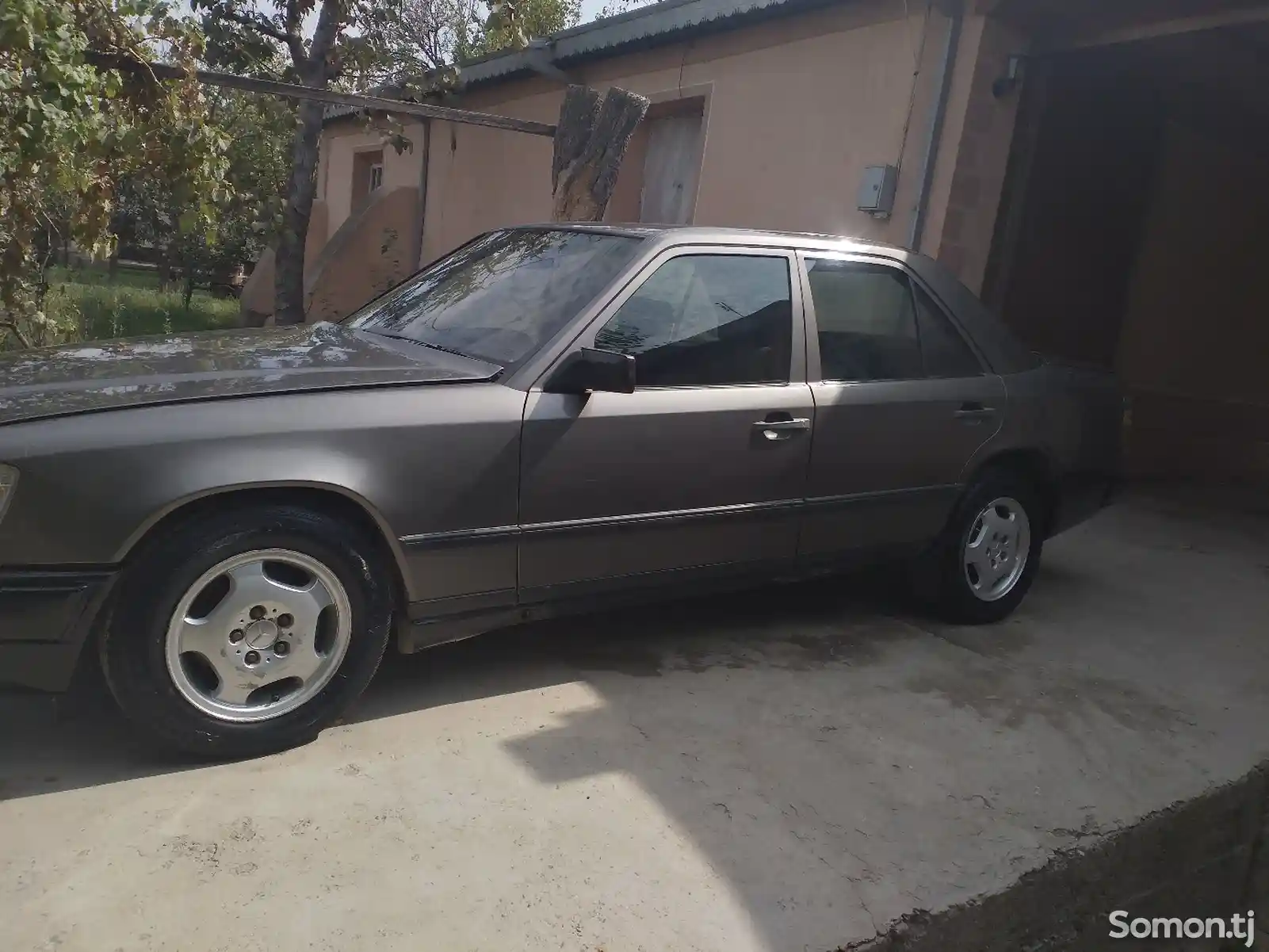 Mercedes-Benz W124, 1990-1