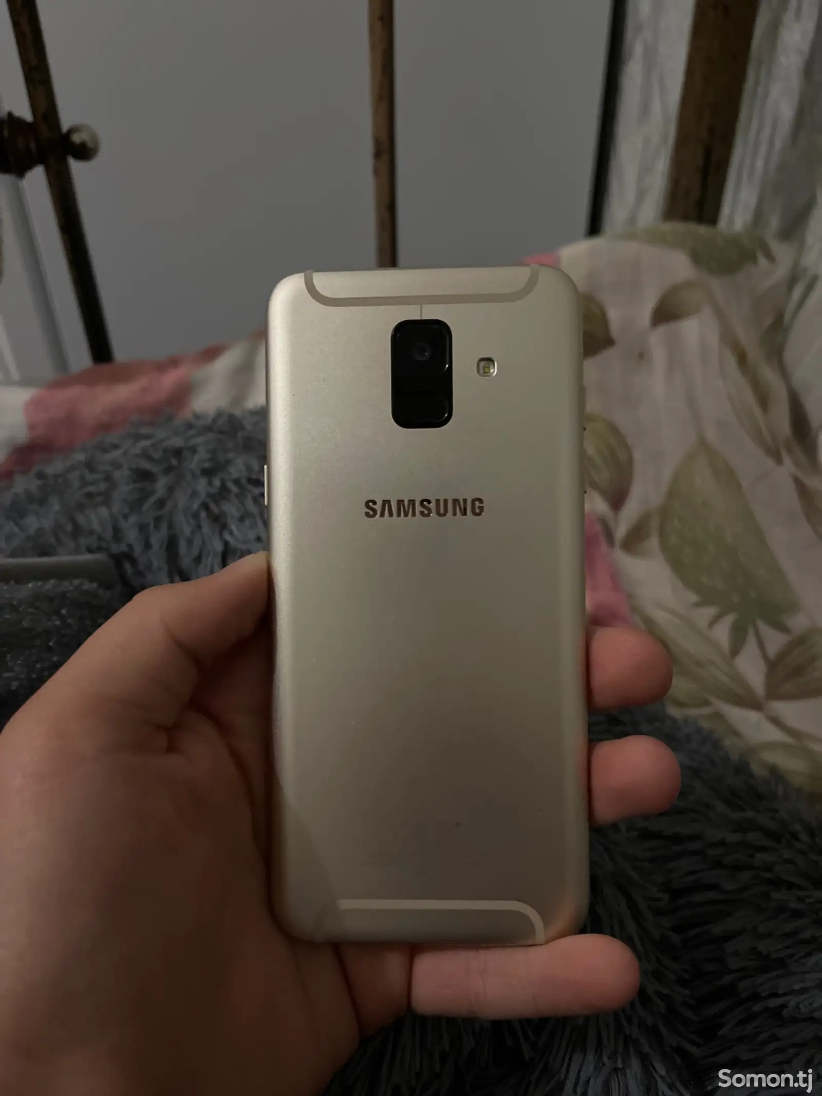 Samsung Galaxy A6-1