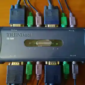 Переключатель KVM Trendnet TK-400K