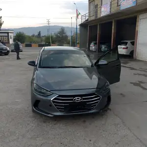 Hyundai Elantra, 2018