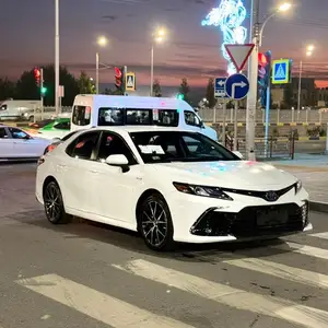 Toyota Camry, 2018