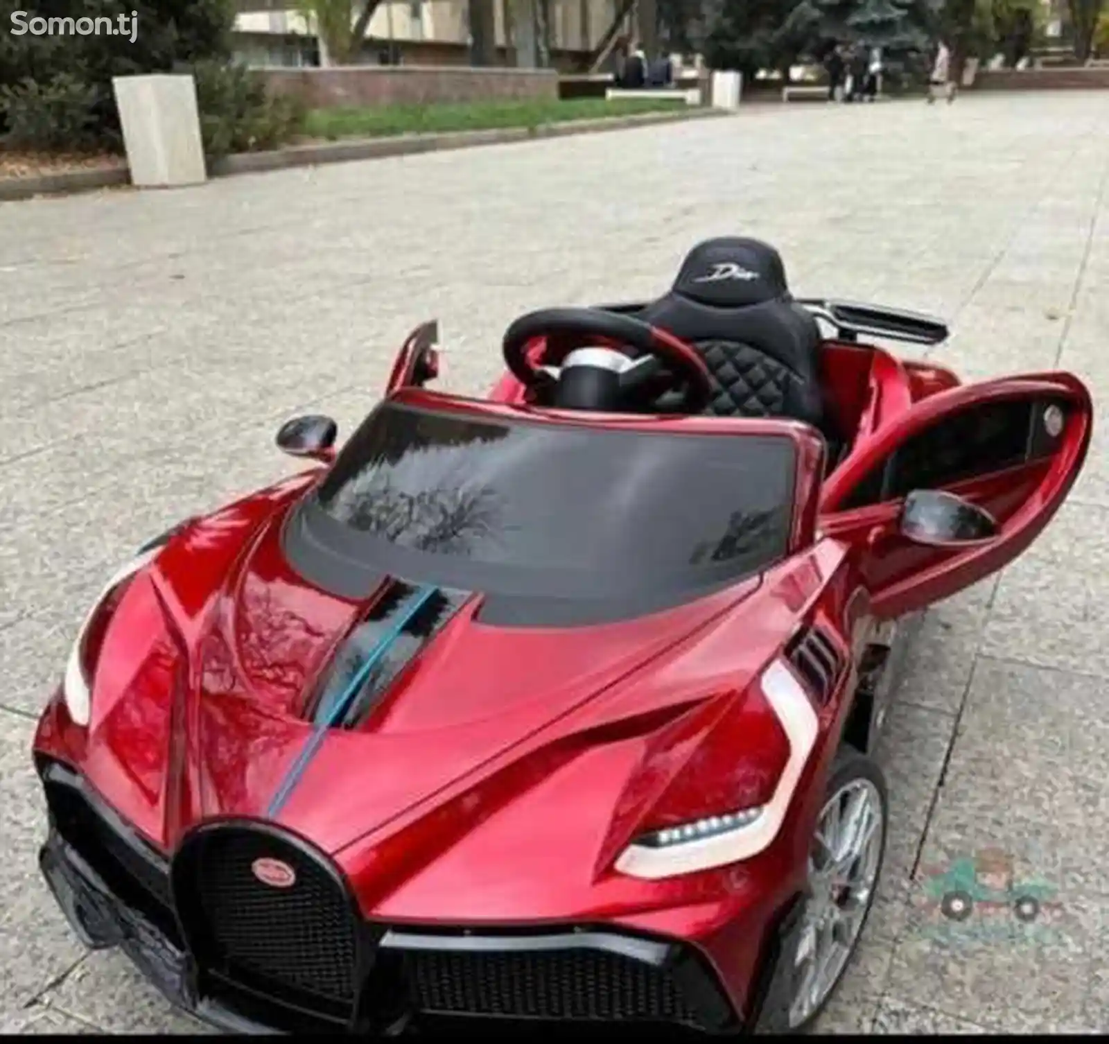 детская машинка Bugatti-3