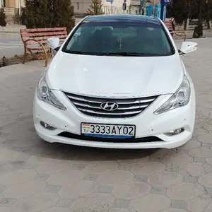 Hyundai Sonata, 2011