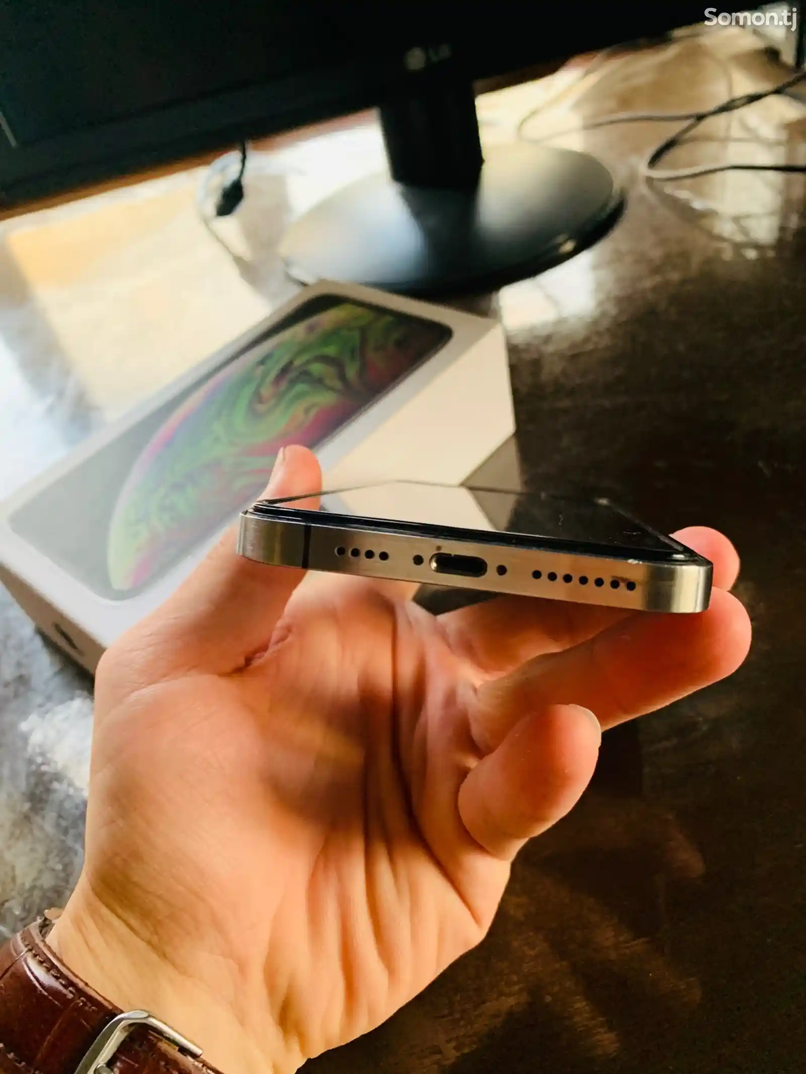 Apple iPhone Xs Max, 64 gb, Gold-10