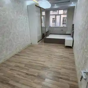 2-комн. квартира, 10 этаж, 80м², Молодёжный театр