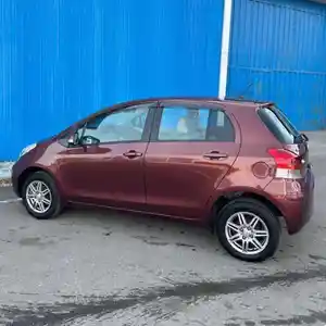 Стекла задних дверей на Toyota Vitz