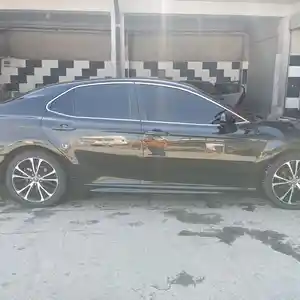 Toyota Camry, 2018