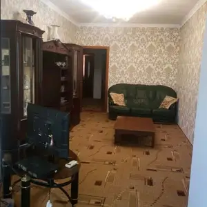 3-комн. квартира, 1 этаж, 100 м², 19мкр