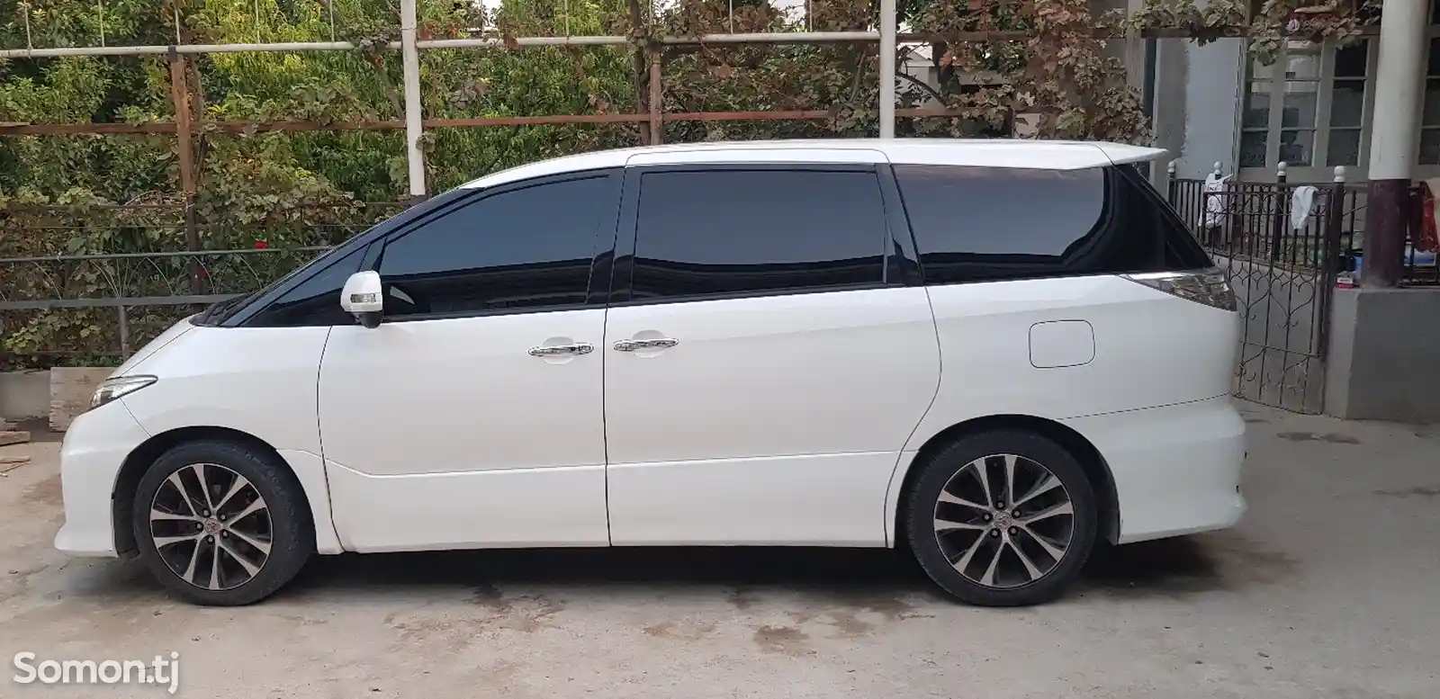 Toyota Estima, 2014-3