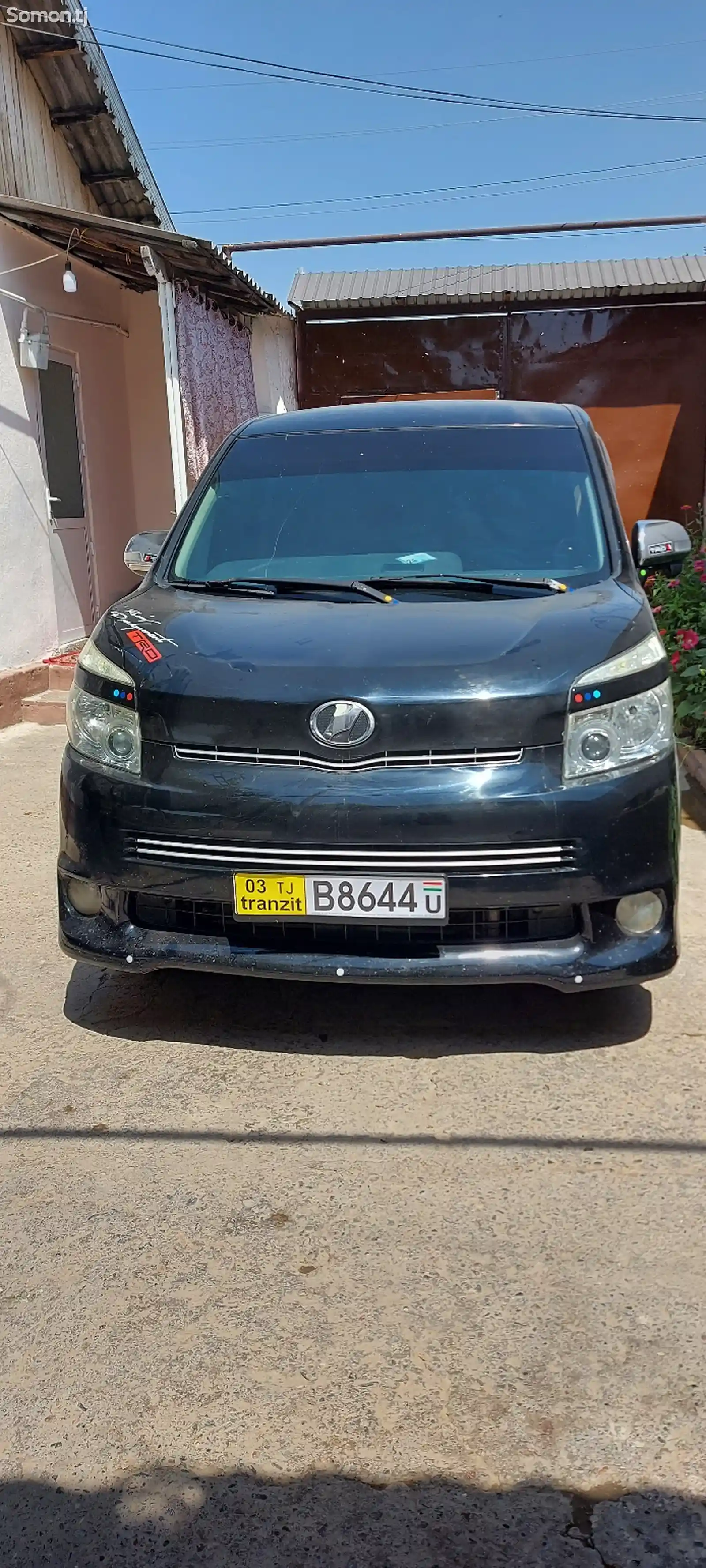 Toyota Voxy, 2010-8