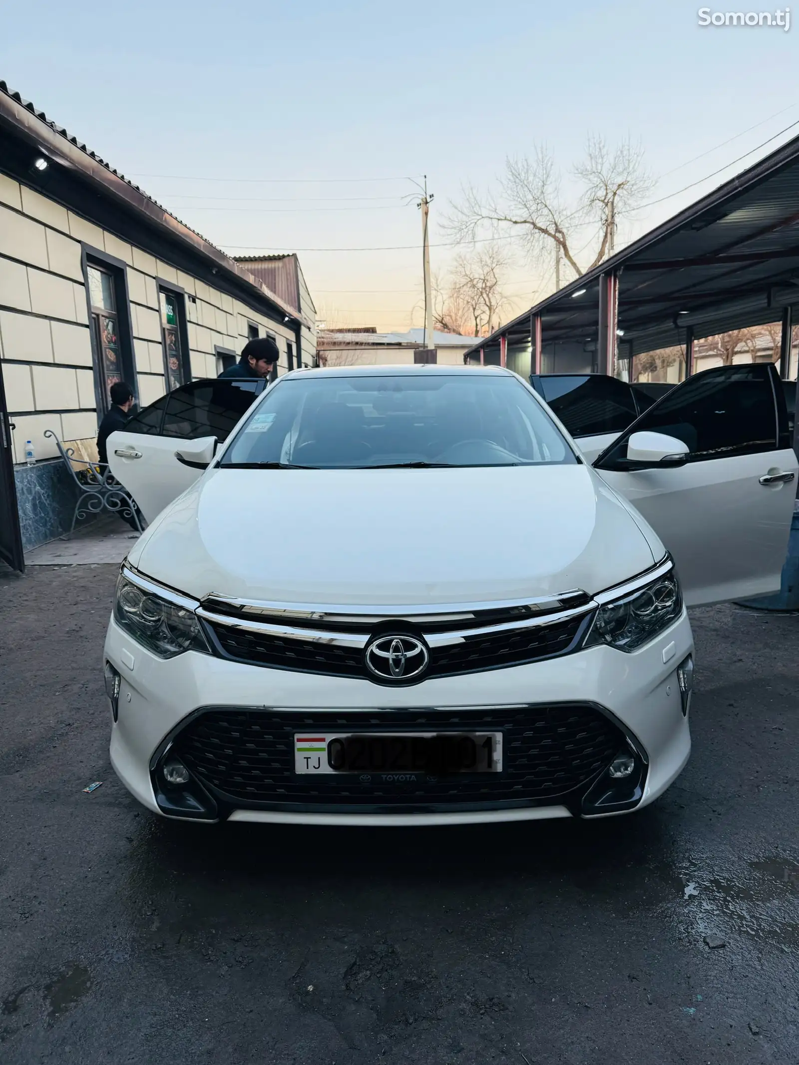 Toyota Camry, 2017-1