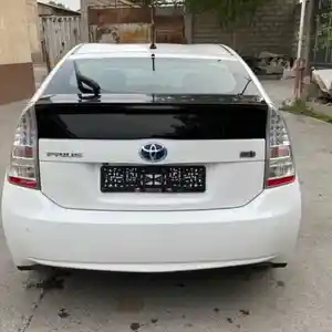 Заднее стекло от Toyota Prius