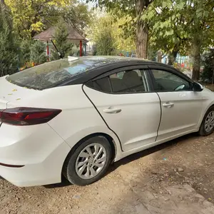 Hyundai Elantra, 2017