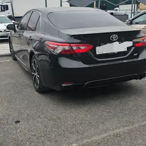 Toyota Camry, 2018