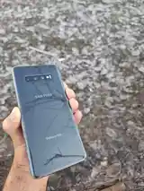 Samsung Galaxy S10+-3