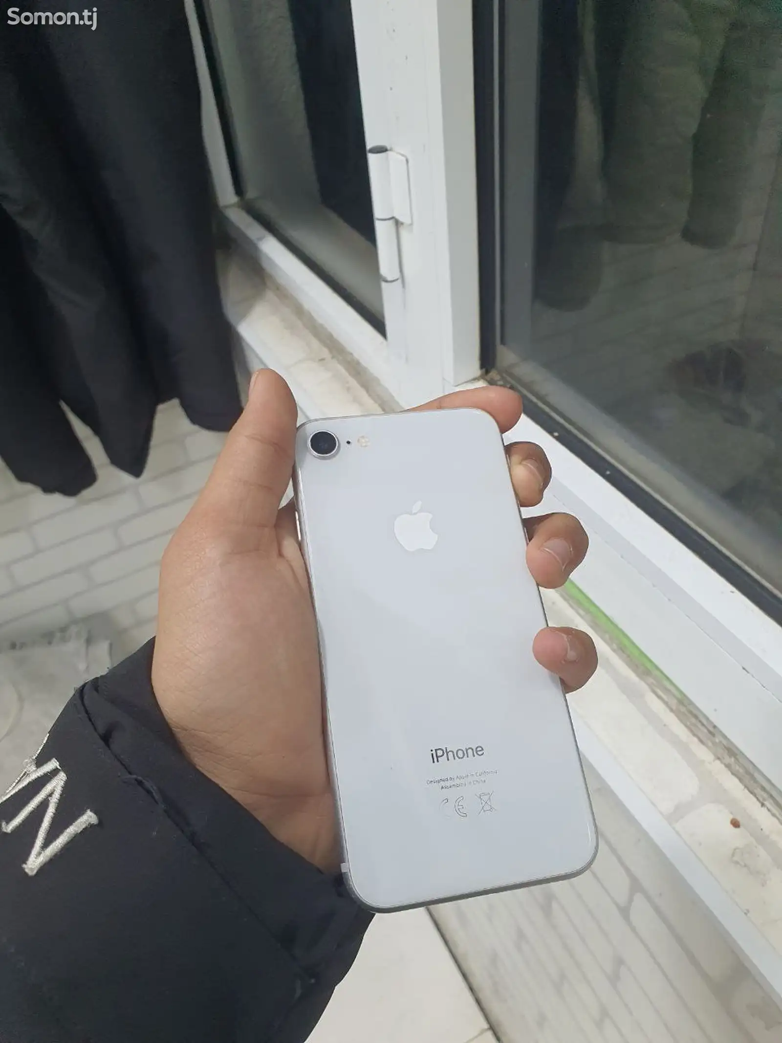 Apple iPhone 8, 64 gb, Silver-1