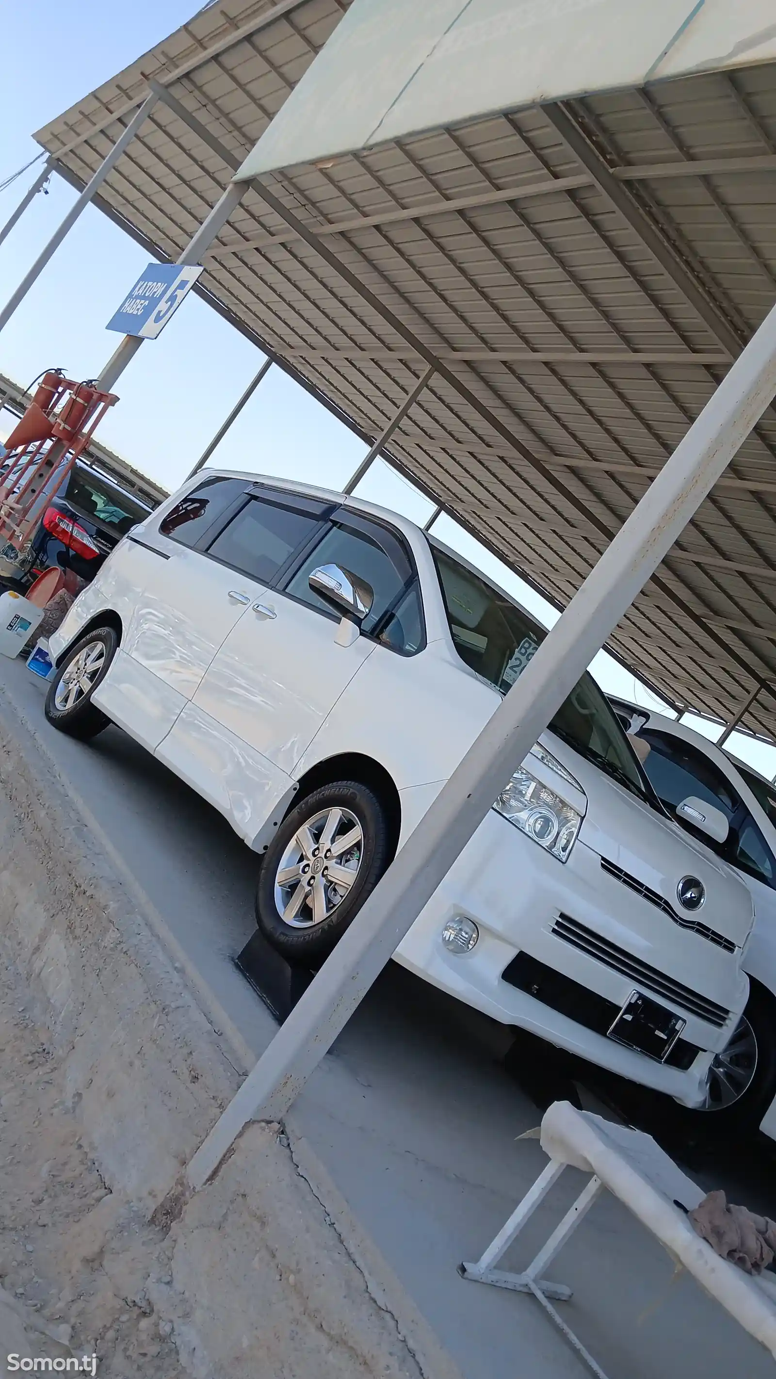 Toyota Voxy, 2009-3