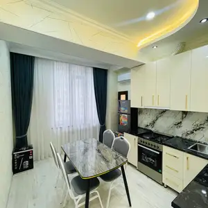 2-комн. квартира, 5 этаж, 70м², Хилтон