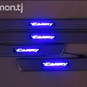 Пороги LED на Toyota Camry