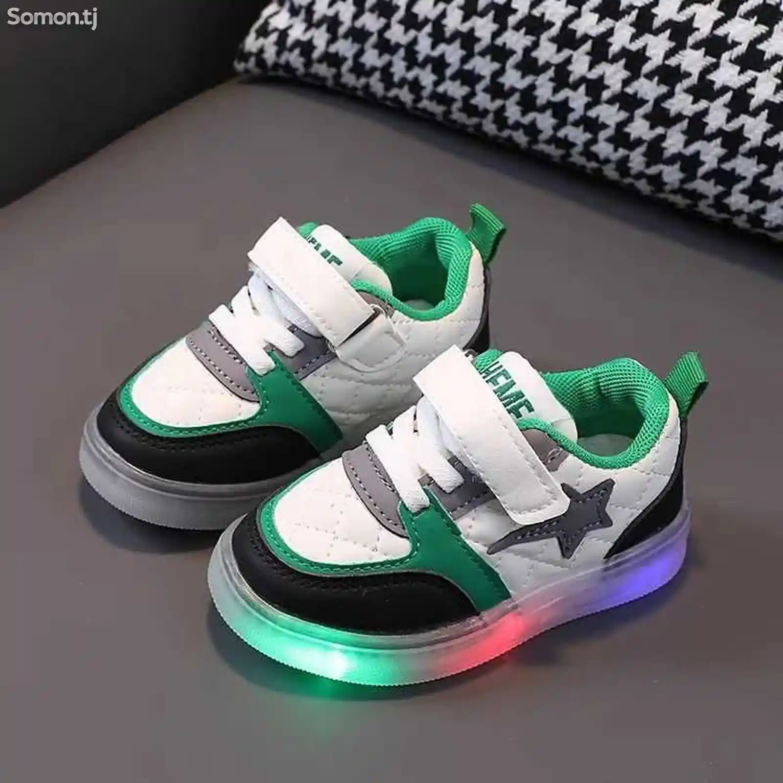 Детские кроссовки со светодиодной подсветкой-2