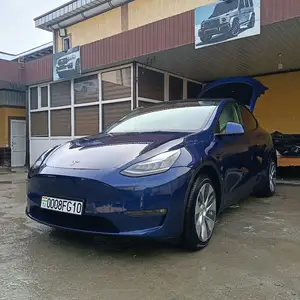 Tesla Model Y, 2023