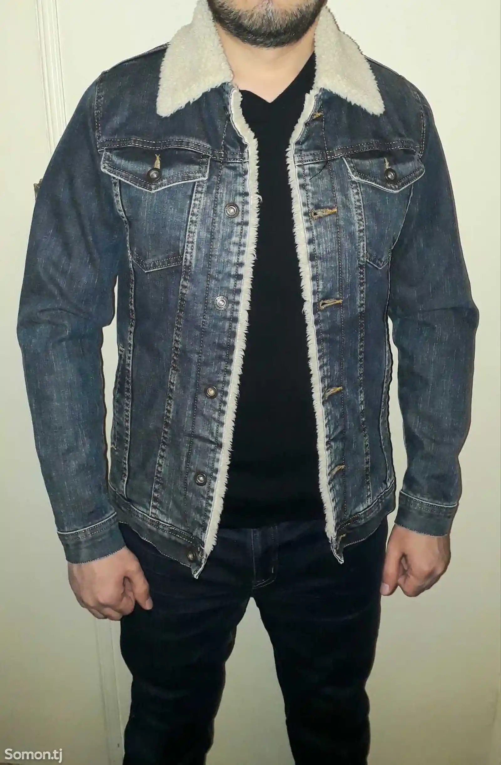 Мужская джинсовая куртка на пуговицах-2
