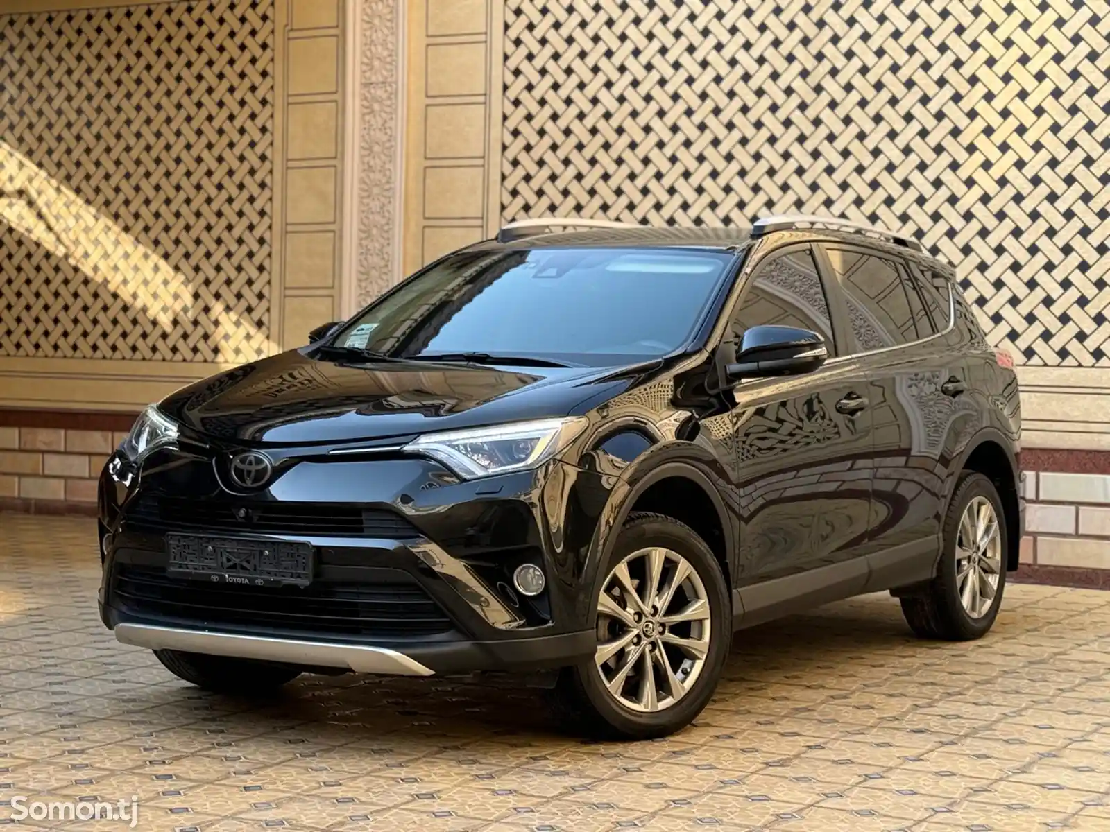 Toyota RAV 4, 2017-1