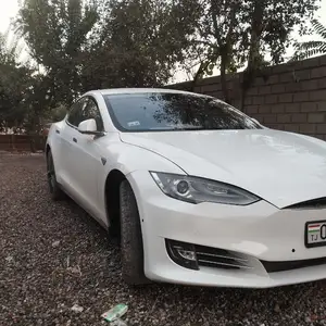 Tesla Model S, 2014