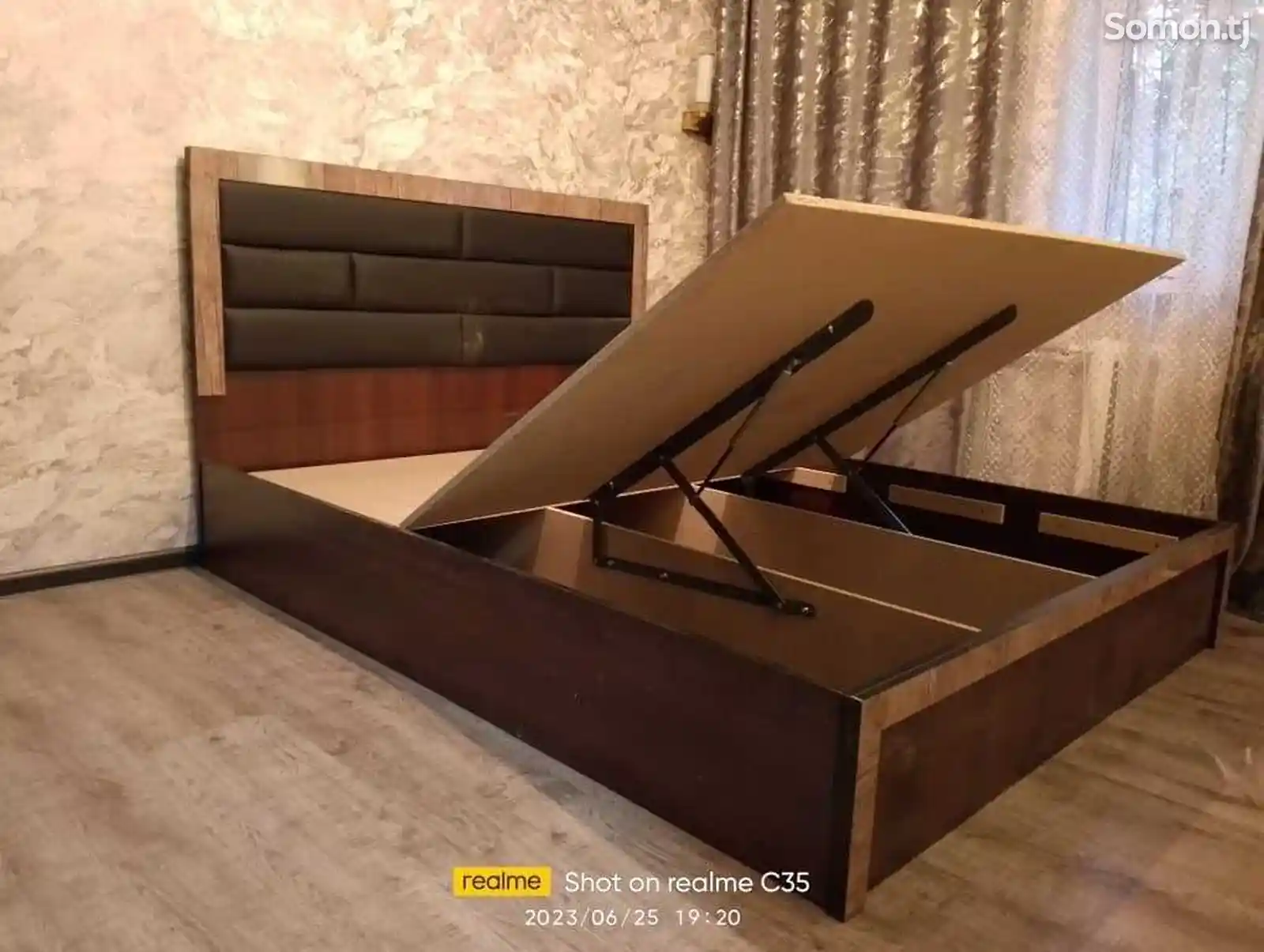 Кровать двуспальная с подъемным механизмом-1