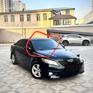 Лобовое стекло на Toyota Camry 2