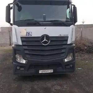 Контейнеровоз Mercedes-Benz Actros,2009