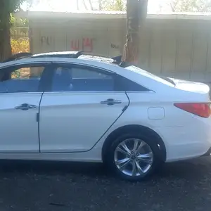 Hyundai Sonata, 2010