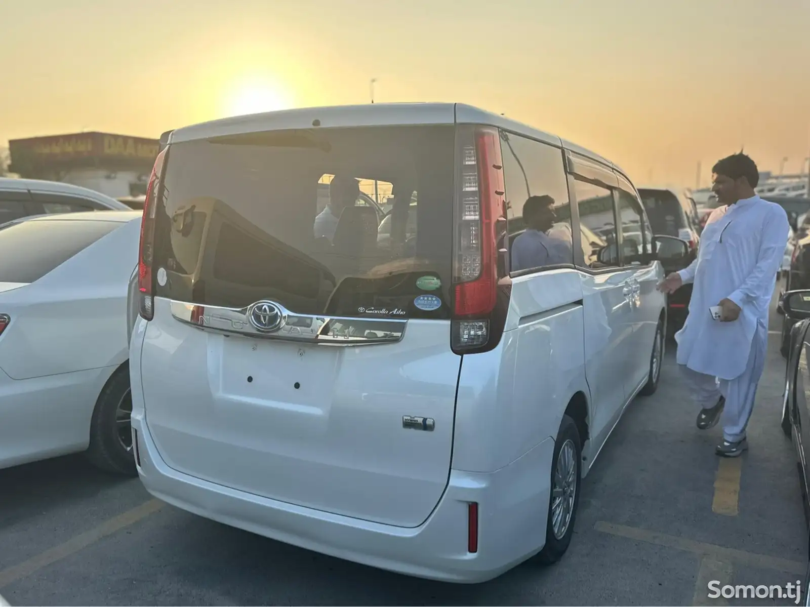 Toyota Noah, 2014-4